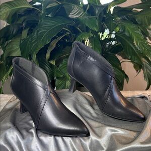 Clarks Black Leather Kataleyna Sol Kitten Heel Boots - Women's 8.5